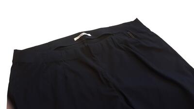 Navyblå bukser i et enkelt snit (Modest)
