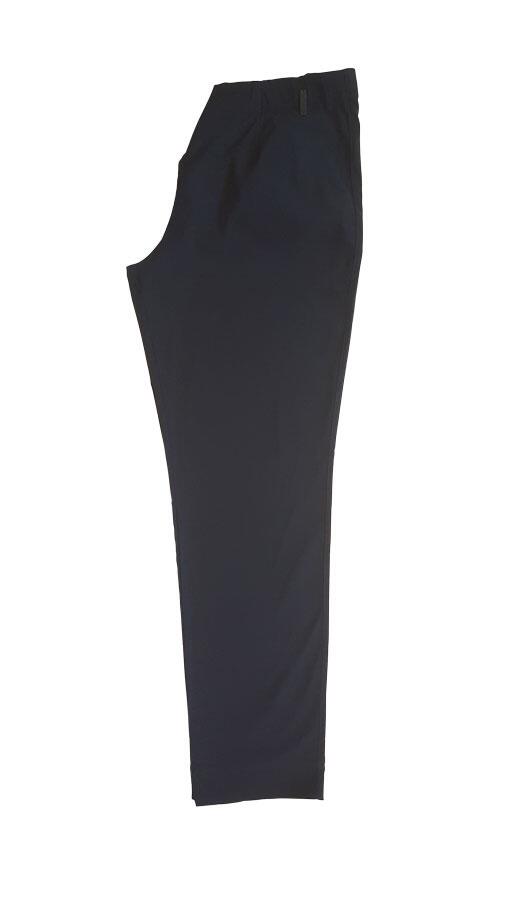 Navyblå bukser i et enkelt snit